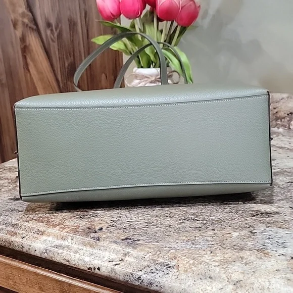 COACH NWOT Pebble Leather Mollie Large Tote Bag Pale Pistachio Green - Picture 5 of 7